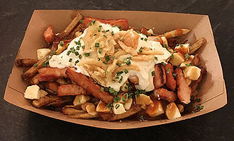 poutine poulet à la Grecque par Poutine Factory, Camion de rue / Foodtruck